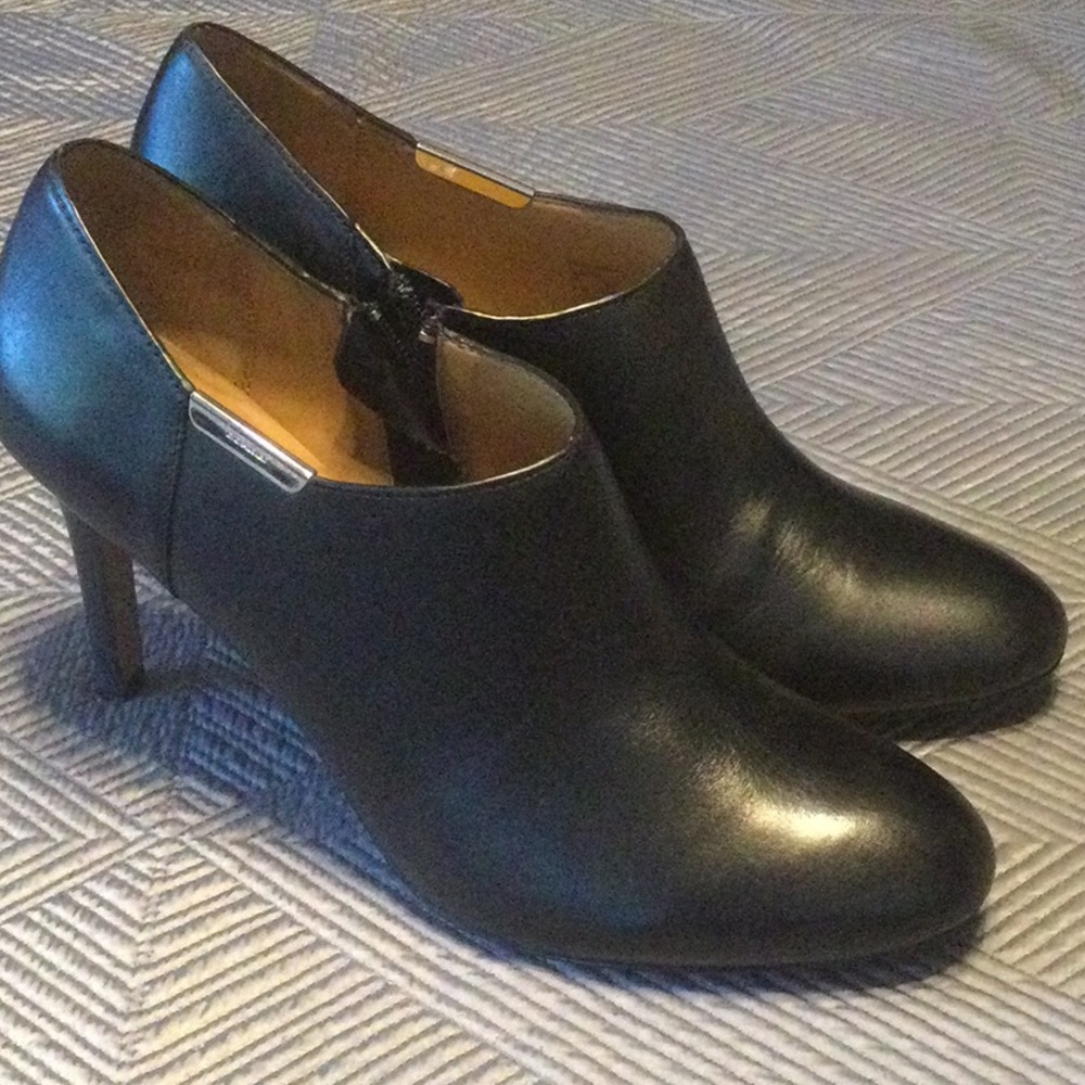 Coach Seneca size 9.5 black leather heels for women - Picture 1 of 11